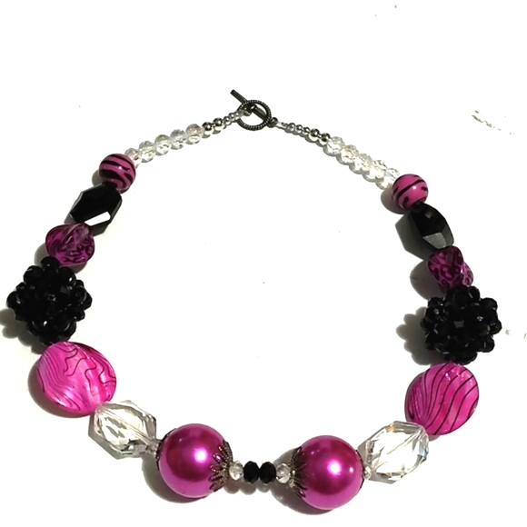 Jewelry - VINTAGE CHUNKY BLACK AND PINK STONE SILVER-TONE TOGGLE 20" NECKLACE